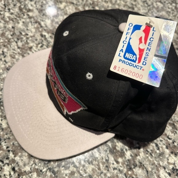 Vintage San Antonio Spurs AJD Licensed NFL Rare Green Bill SnapbackHat 90s Tags - Picture 2 of 16